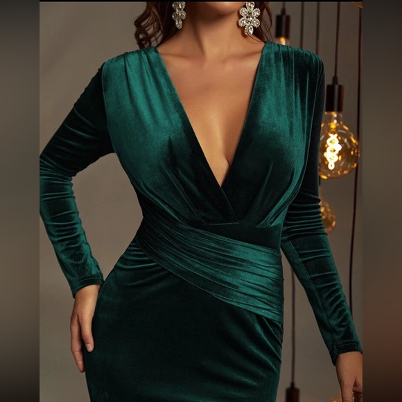 Luxe dark green surplice neck mermaid hem party formal evening velvet gown dress - Picture 10 of 16
